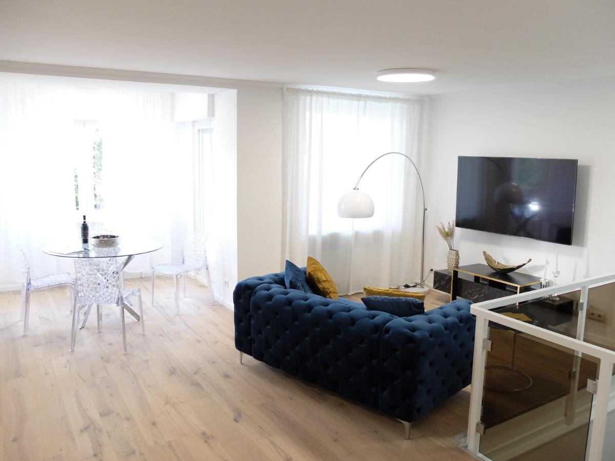 Exklusive Wohnung 104 M2 Direkt Am Rhein 1 Km Von Der Messe Dusseldorf Luaran gambar