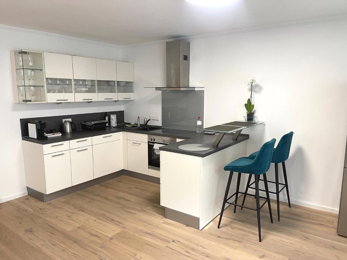 Exklusive Wohnung 104 M2 Direkt Am Rhein 1 Km Von Der Messe Dusseldorf Luaran gambar