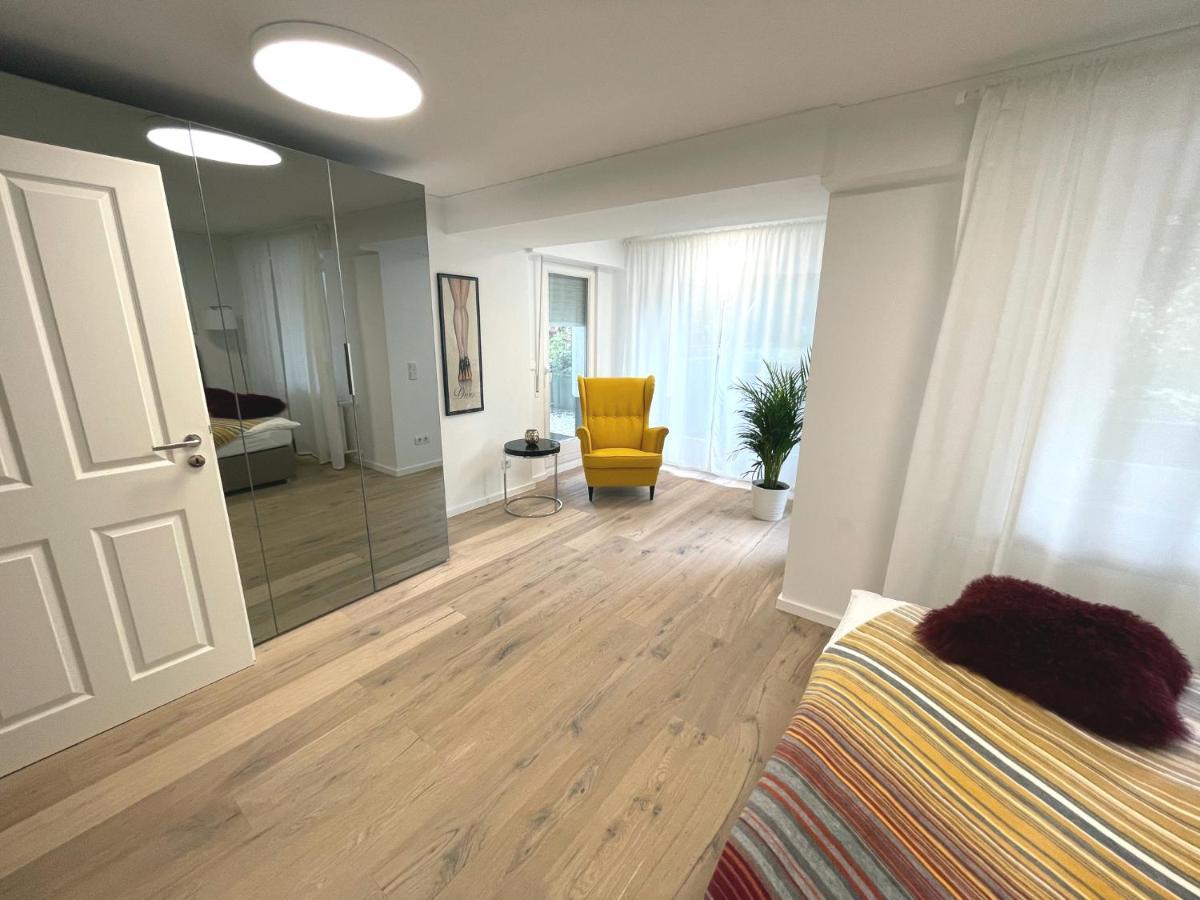 Exklusive Wohnung 104 M2 Direkt Am Rhein 1 Km Von Der Messe Dusseldorf Luaran gambar