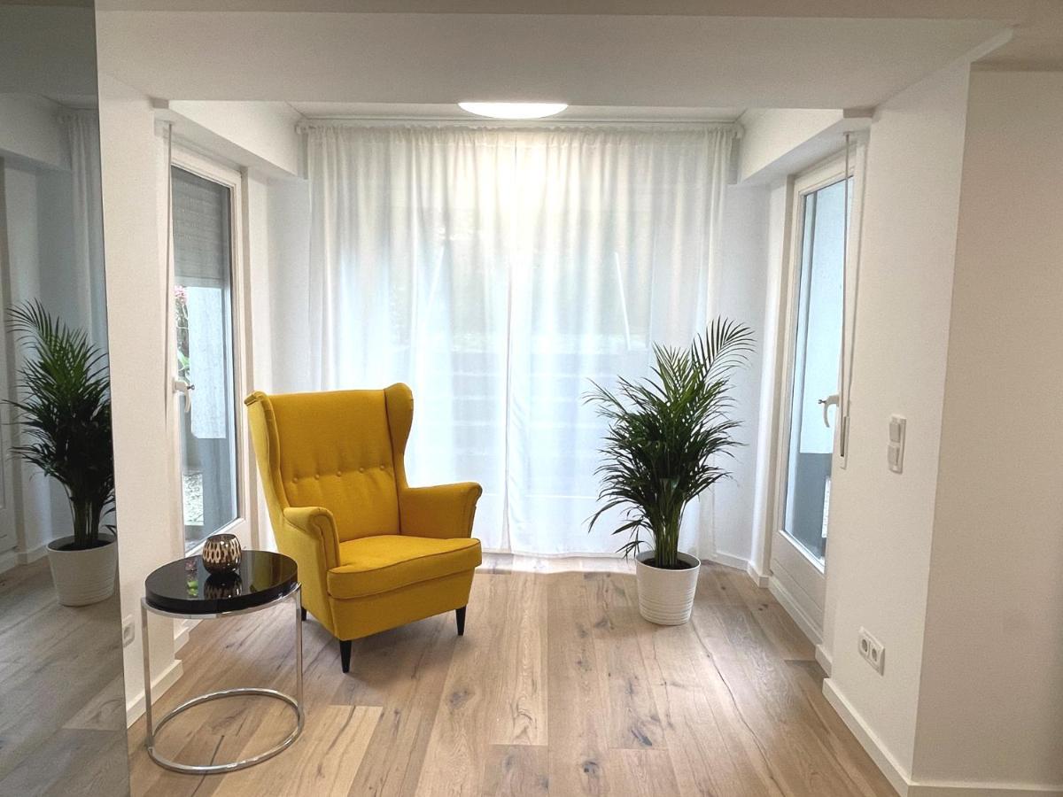 Exklusive Wohnung 104 M2 Direkt Am Rhein 1 Km Von Der Messe Dusseldorf Luaran gambar
