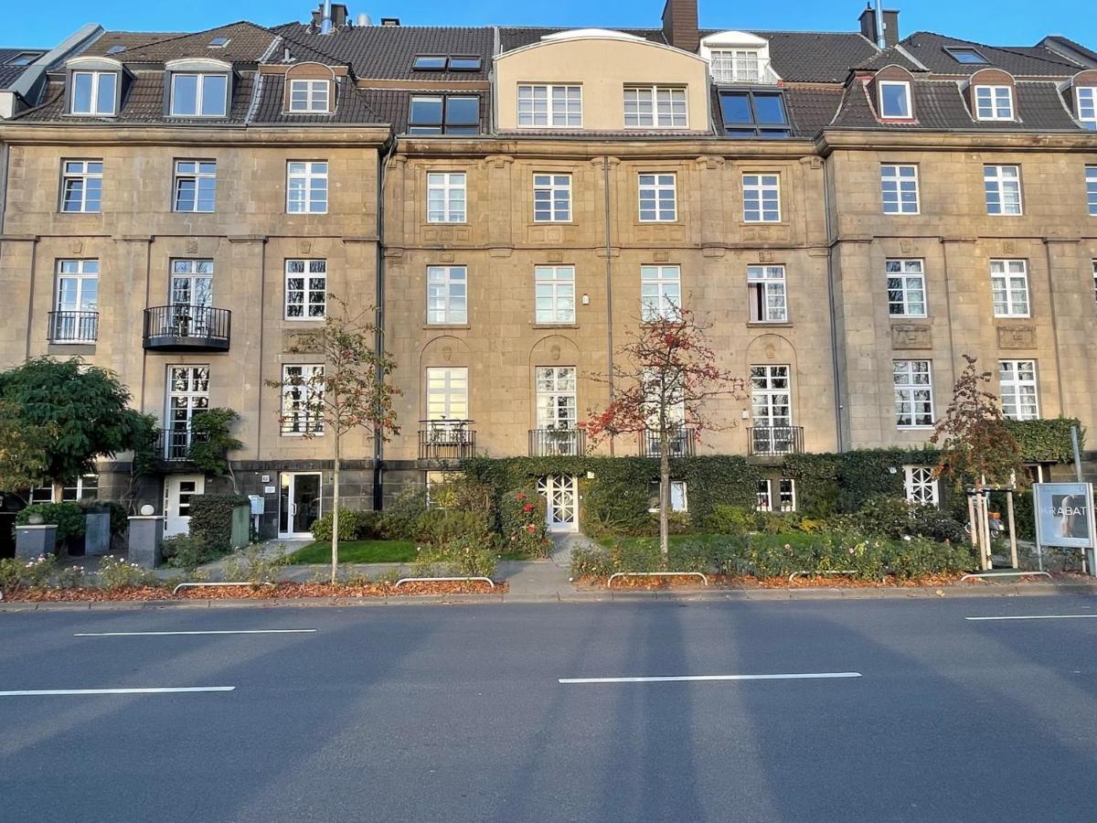 Exklusive Wohnung 104 M2 Direkt Am Rhein 1 Km Von Der Messe Dusseldorf Luaran gambar