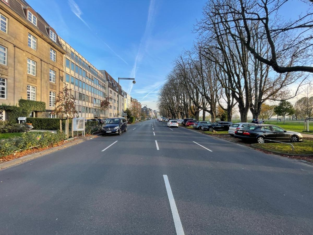 Exklusive Wohnung 104 M2 Direkt Am Rhein 1 Km Von Der Messe Dusseldorf Luaran gambar